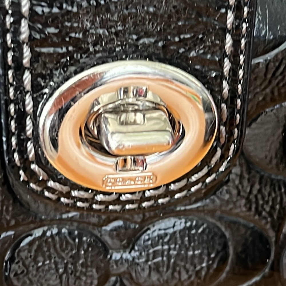 Coach embossed pattern leather zippered wallet with turn lock - Picture 6 of 13